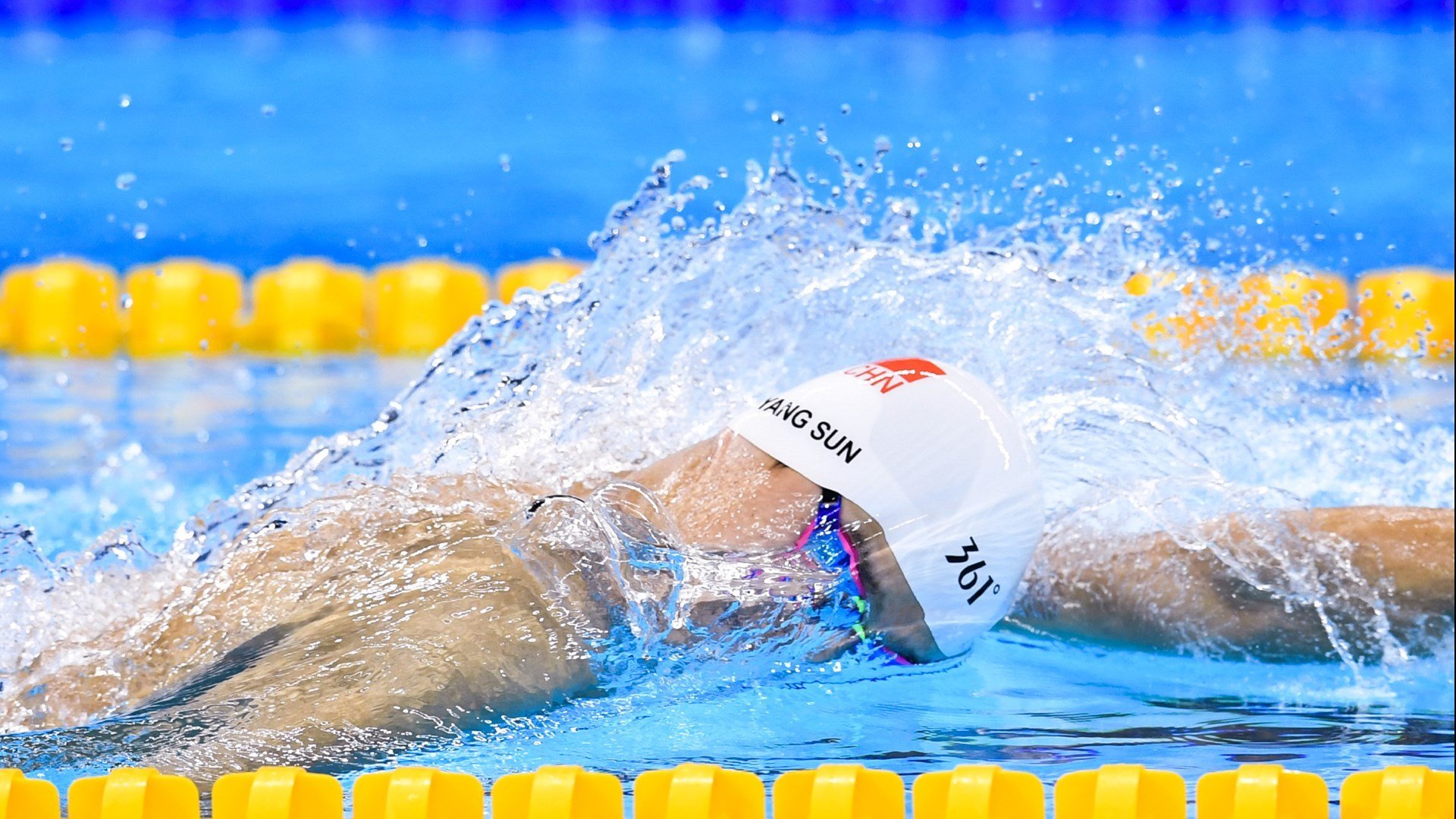 全球青少年足球比赛吸引全世界关注，推动体育普及，全国青少年足球邀请赛